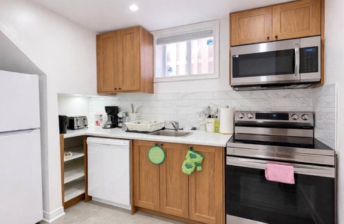 Scarborough House | Stunning 2-Bed Room 1 - Bed Room Gem for rent in Scarborough, Near to Downtown Toronto