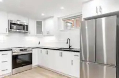 Richmond Hill Apartment | Stunning 2BR Lower Level Unit