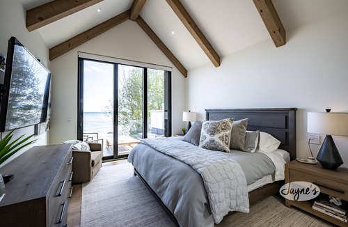 Thornbury House | Stunning 4 bed 5 bath home on Georgian Bay in Thornbury