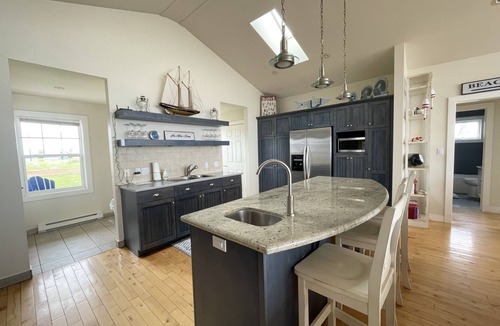 Anne's Land House | Stunning 4 Bedroom Executive Beach House With Access To Quiet Beach