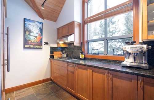 Village North Villa | Stunning 4BR Chalet w/Private Hot Tub & Garage!