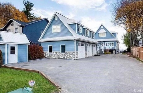 Louth Villa | Stunning estate on Lake Ontario