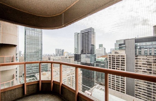 Bay Cloverhill Condo | STUNNING High Floor Bay St Condo w BIG Balcony/Terrace (Sleeps 4) Pet Friendly