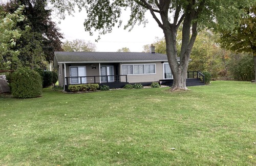 Romney Cottage | Stunning Lake Erie Waterfront