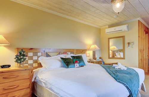 Sutton Apartment | Stunning Lake View guest rooms at Jackson Point (Boathouse)