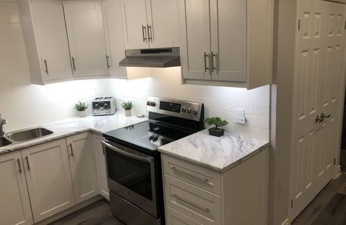 Welland Apartment | Stunning Niagara Warm,Cozy and Clean Suite Stay (2)
