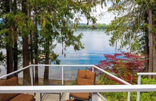 Port Alberni House | Stunning Sproat Lake waterfront - 5 bedrooms - beautiful sunset & mountain views