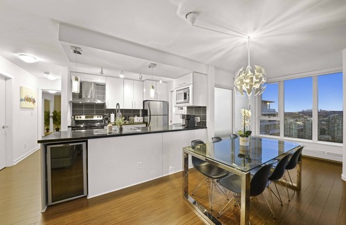 Crosstown Condo | Stunning SubPenthouse - 3Bed/2Ba DT w/Parking