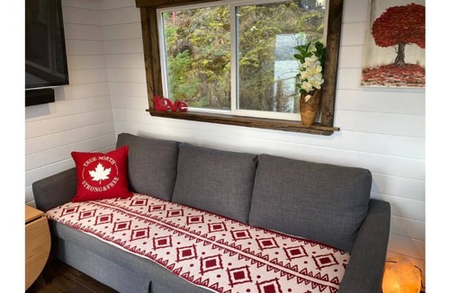 Quadra Island House | Stunning Sunset View from Copper Bluffs Tiny Home