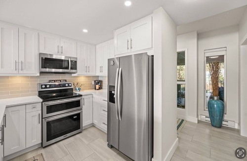 Tsawwassen Apartment | Stunning waterfront property- wake up and fall asleep to the sound of the ocean
