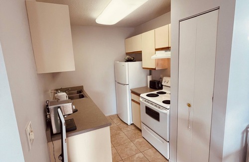 Richmond Apartment | Stylish 1BR 1 bathroom Near Airport YVR& Waterfront | Sauna + Gym