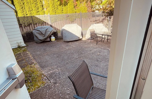 Richmond Apartment | Stylish 1BR 1 bathroom Near Airport YVR& Waterfront | Sauna + Gym
