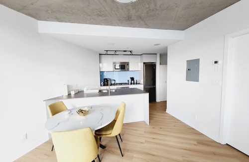 Gastown Condo | Stylish 1BR in Gastown, heart of Downtown Vancouver, Nearby Transit & BC Place