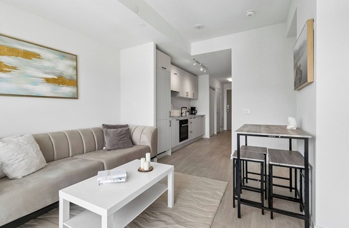 Wynford-Concorde Apartment | Stylish 2bed2bath| Parking | Gym | Sauna|4ppl