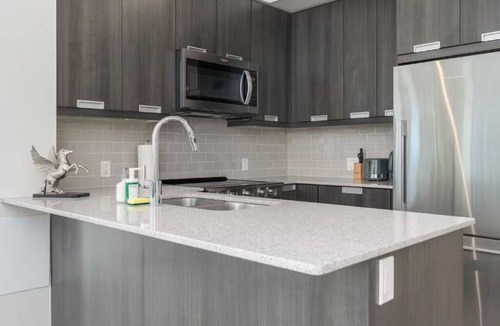 Old Town Apartment | Stylish 2BR City Home on Jarvis Street
