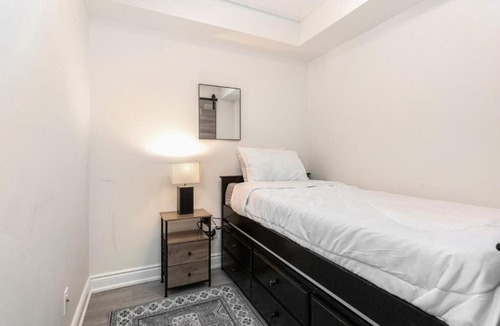 Downtown Mississauga Apartment | Stylish 2BR with Great View! Steps from Square One