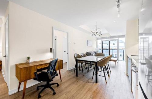 Harwood Apartment | Stylish 3BR Retreat with Stunning City Views