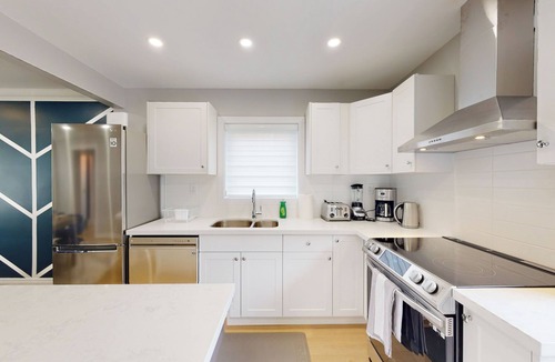Thornhill House | Stylish 4 Bedroom Home in AAA Location Near Avenue Road and Hwy 401