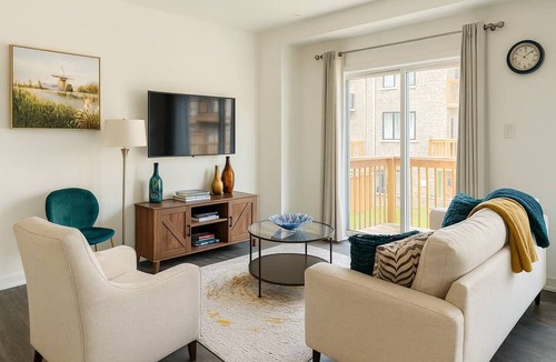Whitby House | Stylish 4BR Townhouse + Game Room Near Downtown