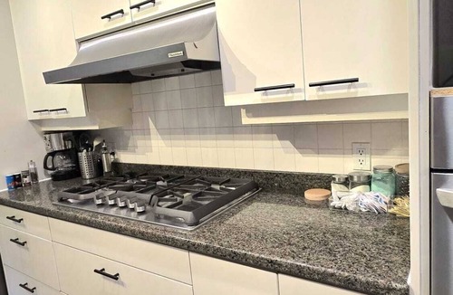 Upper Lonsdale House | Stylish and Cozy Room with shared kitchen and bathroom- North vancouver