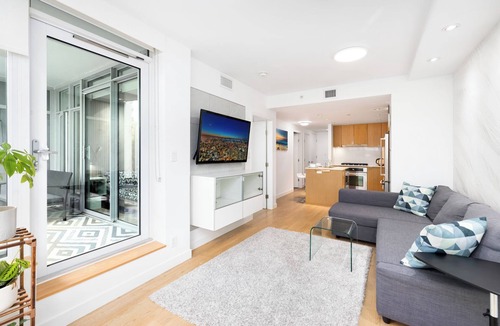 Southeast False Creek Condo | Stylish condo in the heart of the city
