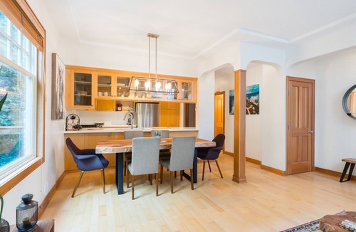 Kitsilano House | Stylish & cozy Kitsilano townhouse