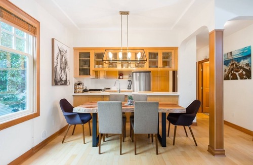 Kitsilano House | Stylish & cozy Kitsilano townhouse