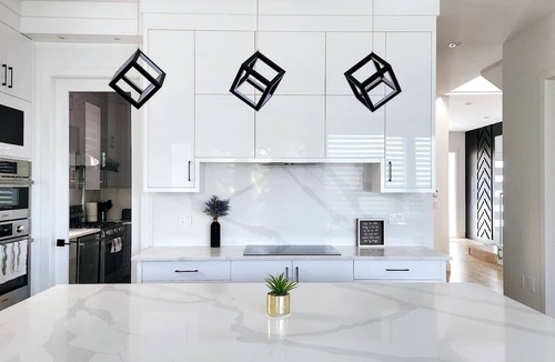Willoughby House | Stylish Family Home Sleep 8+, Groups Welcome, Enjoy Steam Shower