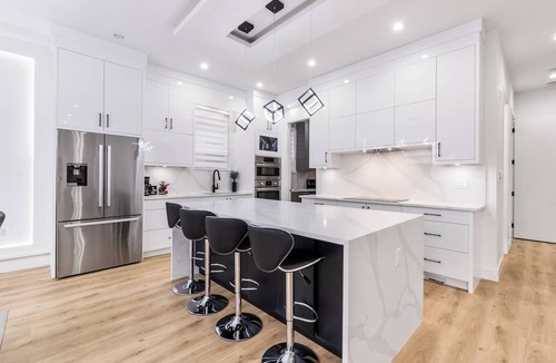 Willoughby House | Stylish Family Home Sleep 8+, Groups Welcome, Enjoy Steam Shower