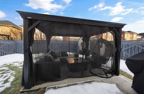Meadowvale Village House | Stylish Mississauga Stay 4BR- Office + Patio + BBQ