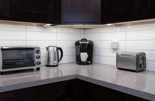 Bracondale Hill Hotel | Stylish Modern Family Suite with Patio