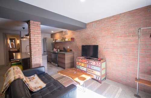 Old Toronto Apartment | Stylish One Bedroom Apartment in the Junction Triangle