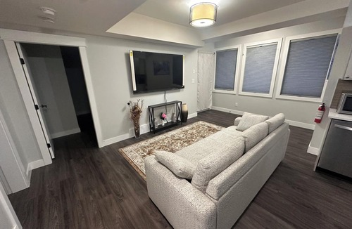 Prince George House | Stylish Open Cozy & Contemporary Living Space