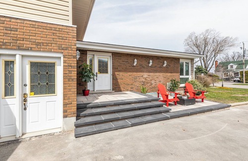 Ottawa Division Apartment | Stylish Ottawa 1BR Retreat | Quiet, Private, Minutes to Downtown
