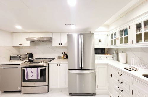 East Credit House | Stylish Private Garden Suite Near Toronto Airport