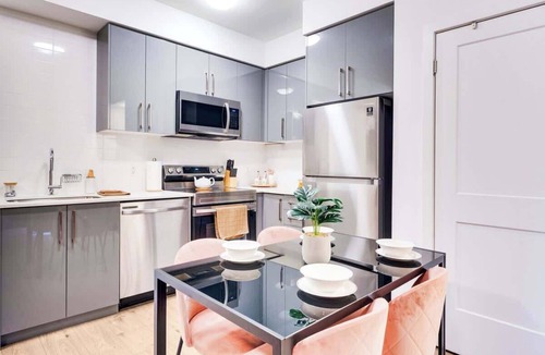 Niagara Falls Apartment | Stylish & Relaxing Retreat, 6 Minutes to Niagara Falls!