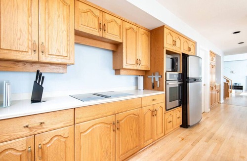 Caulfeild House | Stylish & Spacious West Vancouver Retreat