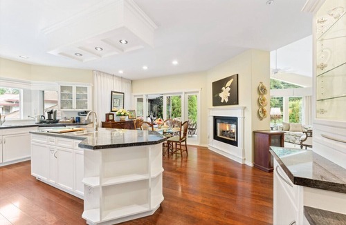 Maple Ridge Condo | Stylish Tranquil Home w/Movie Room & Zen Garden