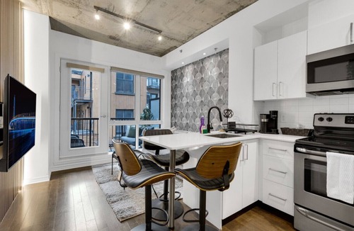 Milton Park Apartment | Suite 306 Downtown Montreal | W/Balcony, Queen Bed, Sofa Bed, Parking & 55` TV