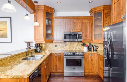 Big White Ski Resort Cabin | Sullivans Chalet - TRUE Ski in Ski out