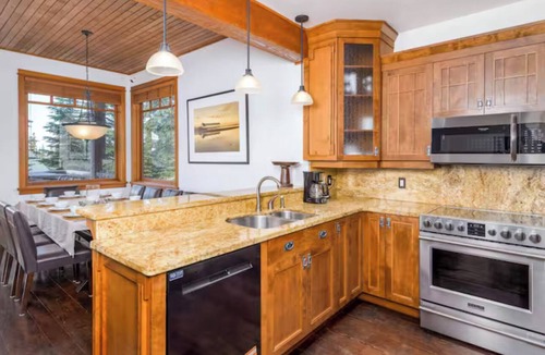Big White Ski Resort Cabin | Sullivans Chalet - TRUE Ski in Ski out