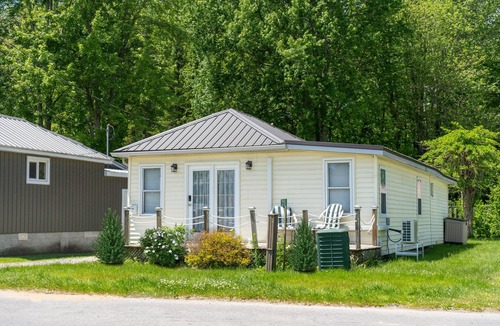 Turkey Point Cottage | Summer Beach Family Cottage 🏖 2min→beach @ Bamboo Chalet ~ Lake Erie 🇨🇦