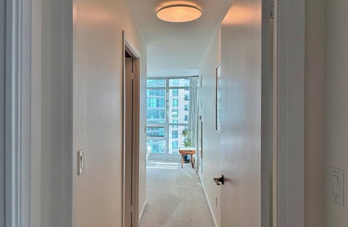 Niagara Condo | Sundrenched 2 BDRM waterfront gem with lake view near CNE, BMO Field