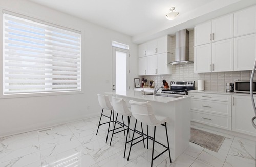 Sharon House | Sunlit Brand-New Home: Comfort & Convenience for Families