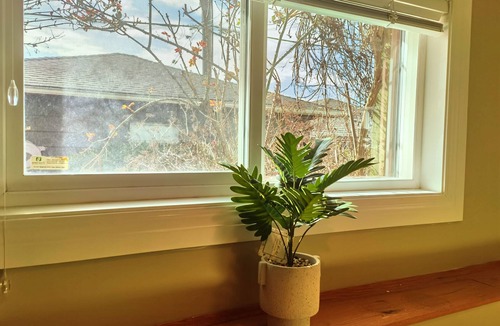 Fraserview House | Sunny and cozy art-house