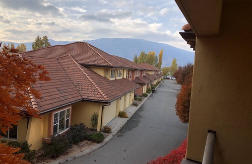 Okanagan-Similkameen Condo | Sunny condo in Casa del Lago Osoyoos available for short term rental.