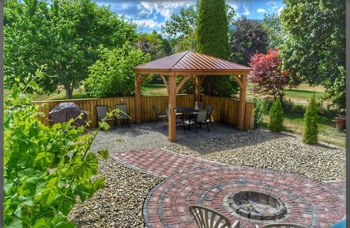 Chase Bed & Breakfast | Sunny Shuswap B&B