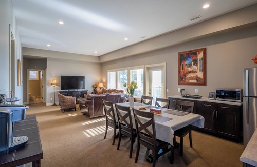West Kelowna Estates House | Sunrise Valley Suite
