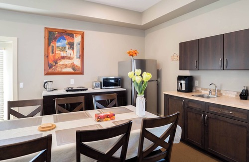 West Kelowna Estates House | Sunrise Valley Suite