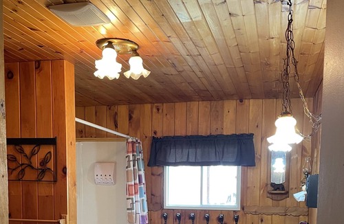 Bishop Corners Cabin | Sunset Bay with Hot Tub